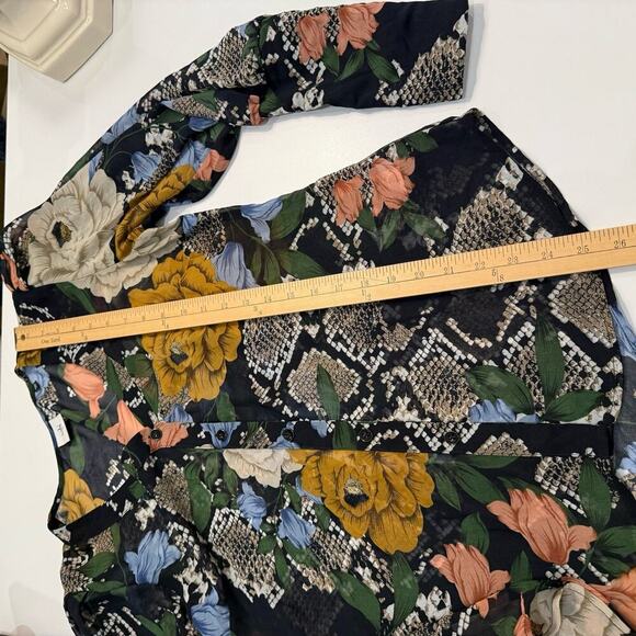 Cabi Printed Blouse Size Small Career Top Snake Charmer Long Sleeve Artsy 3762 - Picture 9 of 12